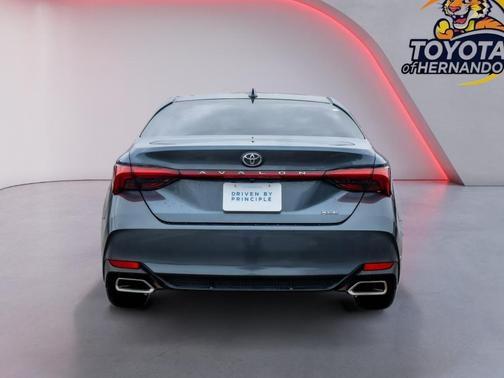 2021 Toyota Avalon XLE