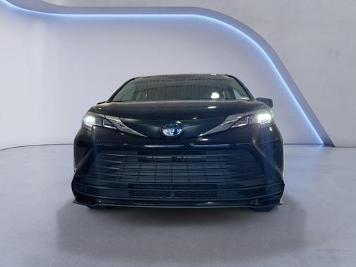 2022 Toyota Sienna LE