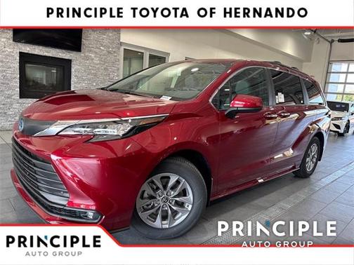 2025 Toyota Sienna XLE 8 Passenger