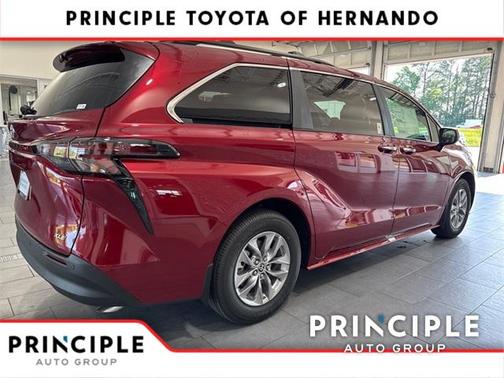 2025 Toyota Sienna XLE 8 Passenger