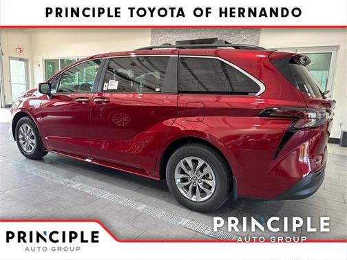 2025 Toyota Sienna XLE 8 Passenger