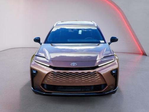 2025 Toyota Crown Signia XLE