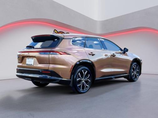 2025 Toyota Crown Signia XLE