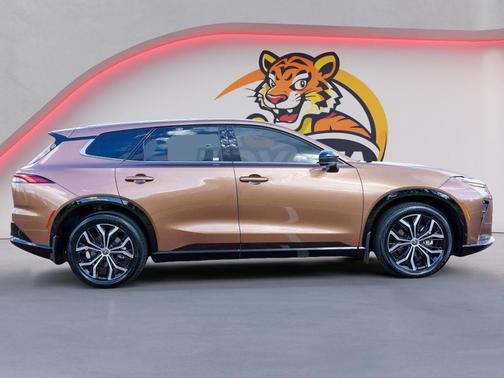 2025 Toyota Crown Signia XLE