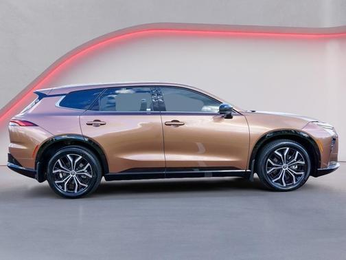 2025 Toyota Crown Signia XLE