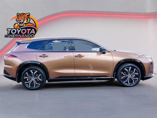 2025 Toyota Crown Signia XLE