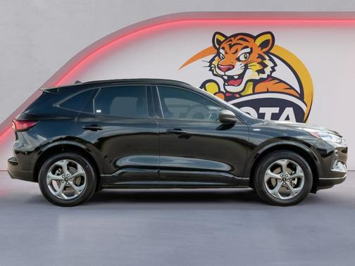 AGATE BLACK METALLIC 2024 Ford Escape ST-Line