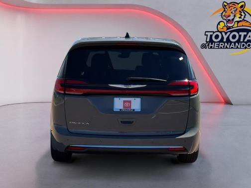 2025 Chrysler Pacifica L