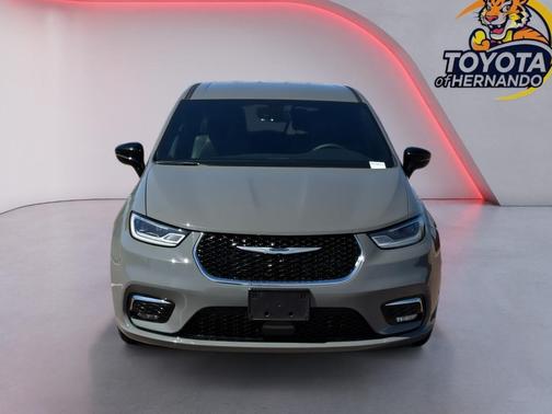 2025 Chrysler Pacifica L