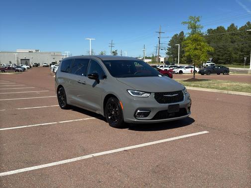 2025 Chrysler Pacifica L