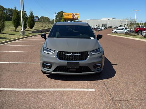 2025 Chrysler Pacifica L