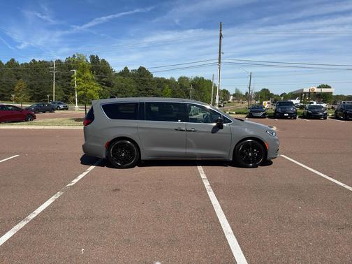 2025 Chrysler Pacifica L