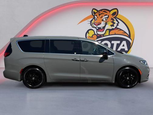 2025 Chrysler Pacifica L