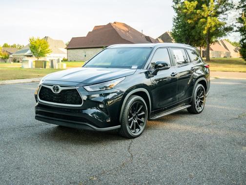 Midnight Black Metallic 2023 Toyota Highlander XLE