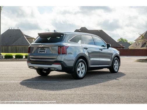 Everlasting Silver 2025 Kia Sorento LX
