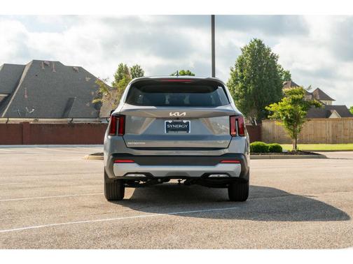 Everlasting Silver 2025 Kia Sorento LX