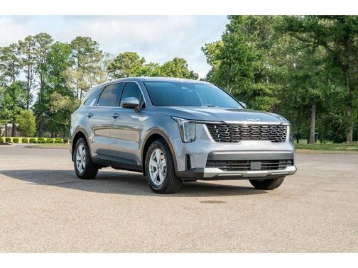 Everlasting Silver 2025 Kia Sorento LX
