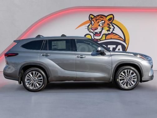 2026 Toyota Highlander Hybrid Platinum