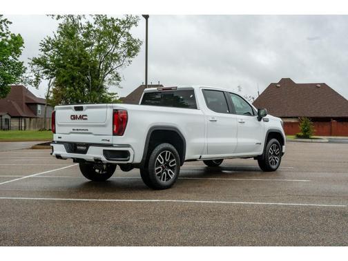 Summit White 2024 GMC Sierra 1500 AT4