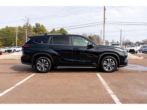 2025 Toyota Highlander Hybrid XLE