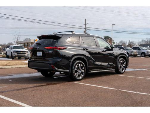 2025 Toyota Highlander Hybrid XLE
