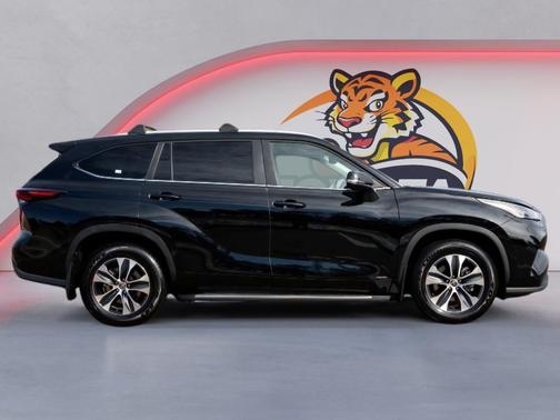 2025 Toyota Highlander Hybrid XLE