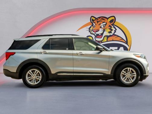 Iconic Silver Metallic 2020 Ford Explorer XLT