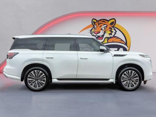 Radiant White 2026 INFINITI QX80 Luxe