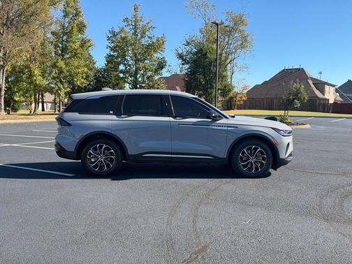 Gray Matter Metallic Clearcoat 2026 Lincoln Nautilus Premiere