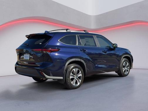 2025 Toyota Highlander Hybrid XLE