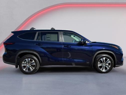 2025 Toyota Highlander Hybrid XLE
