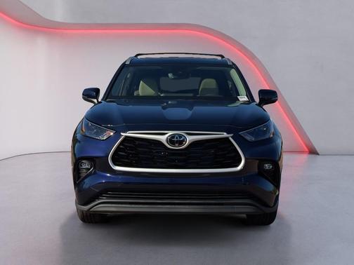 2025 Toyota Highlander Hybrid XLE