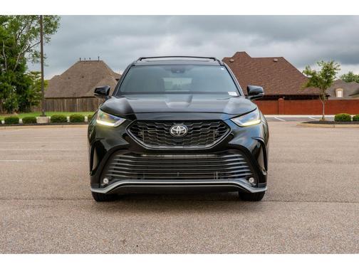 Midnight Black Metallic 2022 Toyota Highlander XSE