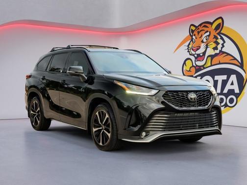 Midnight Black Metallic 2022 Toyota Highlander XSE