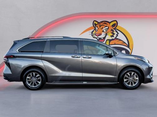 2024 Toyota Sienna XLE