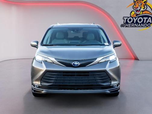 2024 Toyota Sienna XLE