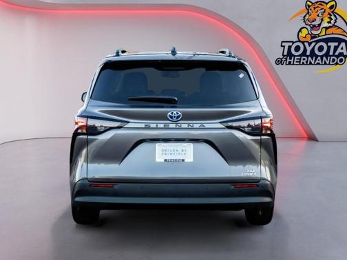 2024 Toyota Sienna XLE