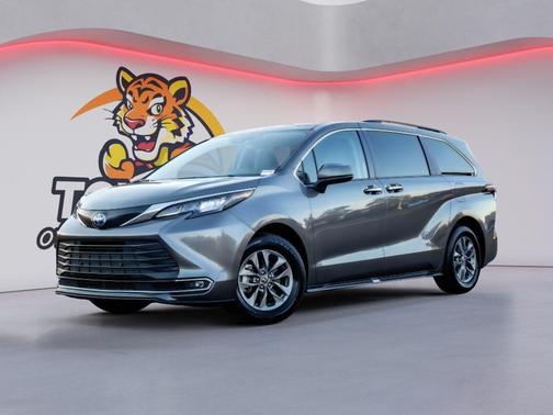 2024 Toyota Sienna XLE