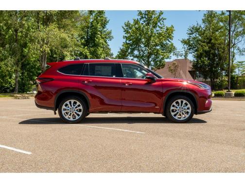 Ruby Flare Pearl 2026 Toyota Highlander Hybrid Limited