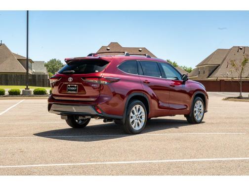 Ruby Flare Pearl 2026 Toyota Highlander Hybrid Limited