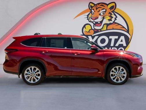 Ruby Flare Pearl 2026 Toyota Highlander Hybrid Limited
