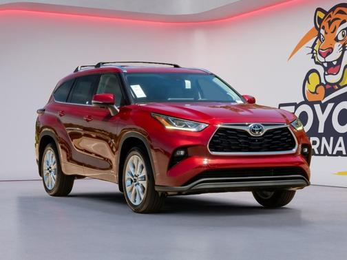 Ruby Flare Pearl 2026 Toyota Highlander Hybrid Limited