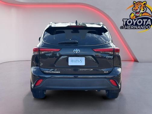 2022 Toyota Highlander Hybrid XLE