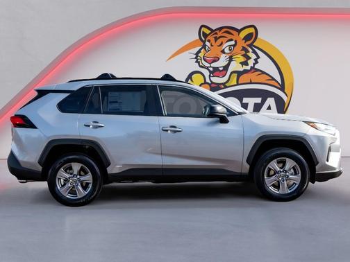 2025 Toyota RAV4 Hybrid LE