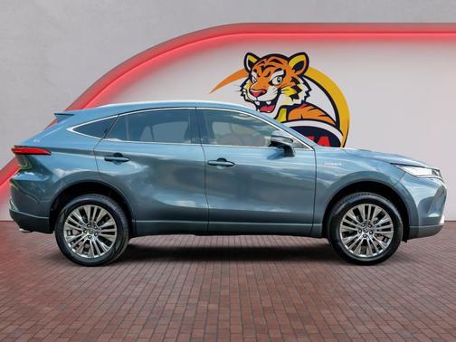 Coastal Gray Metallic 2021 Toyota Venza Limited