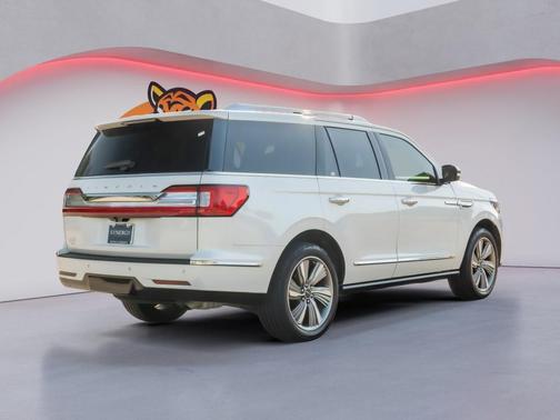 White Platinum Metallic Tri-Coat 2018 Lincoln Navigator Reserve