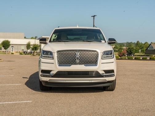 White Platinum Metallic Tri-Coat 2018 Lincoln Navigator Reserve