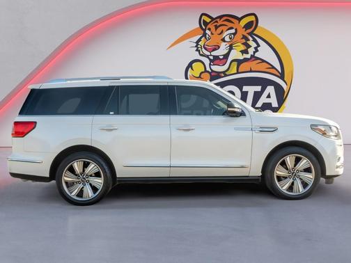 White Platinum Metallic Tri-Coat 2018 Lincoln Navigator Reserve