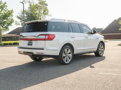 White Platinum Metallic Tri-Coat 2018 Lincoln Navigator Reserve