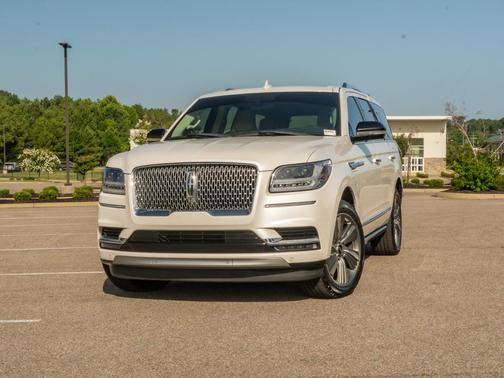 White Platinum Metallic Tri-Coat 2018 Lincoln Navigator Reserve